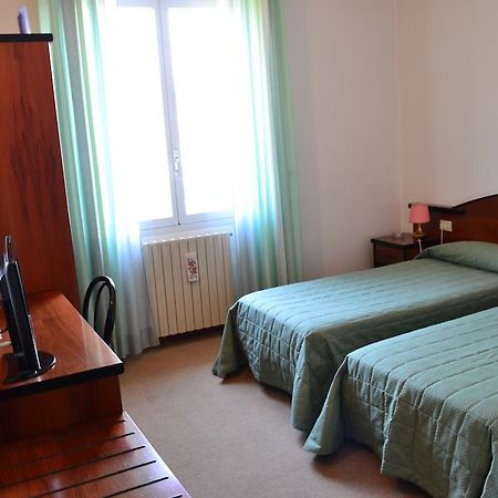 Albergo Elena Пьяноро Экстерьер фото