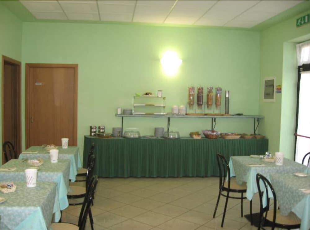 Albergo Elena Пьяноро Экстерьер фото