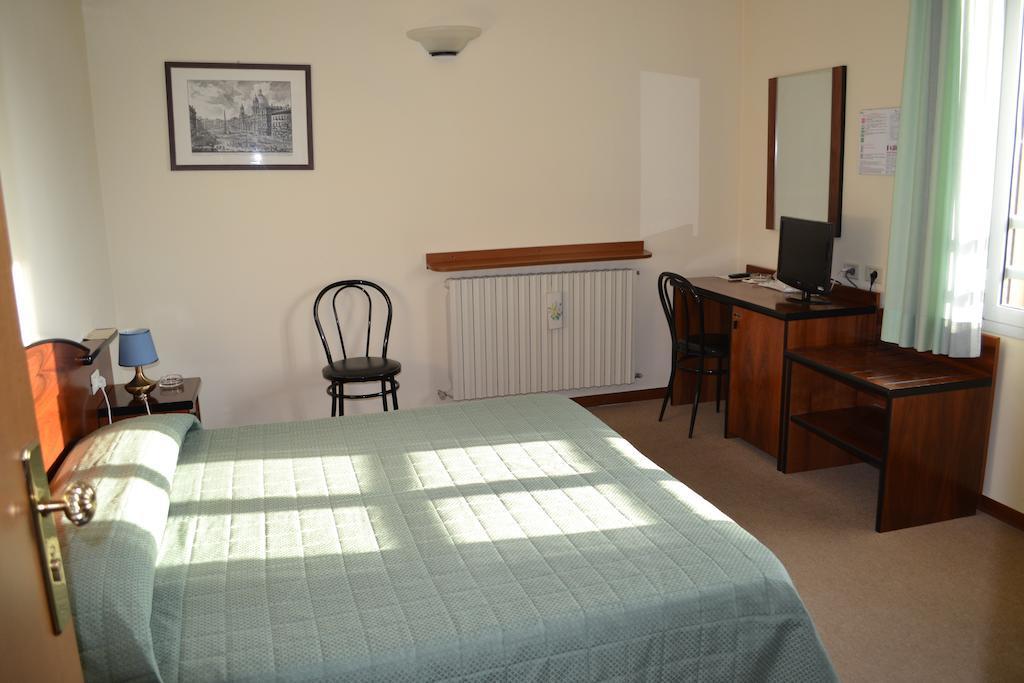 Albergo Elena Пьяноро Номер фото